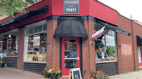 Saratoga Springs party, gift shop closing its doors